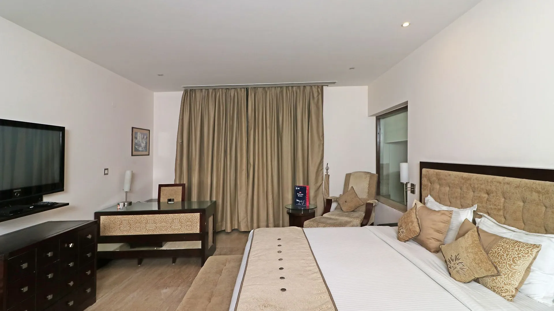 ホテル Oyo 10273 Ryan Residency グルガウン